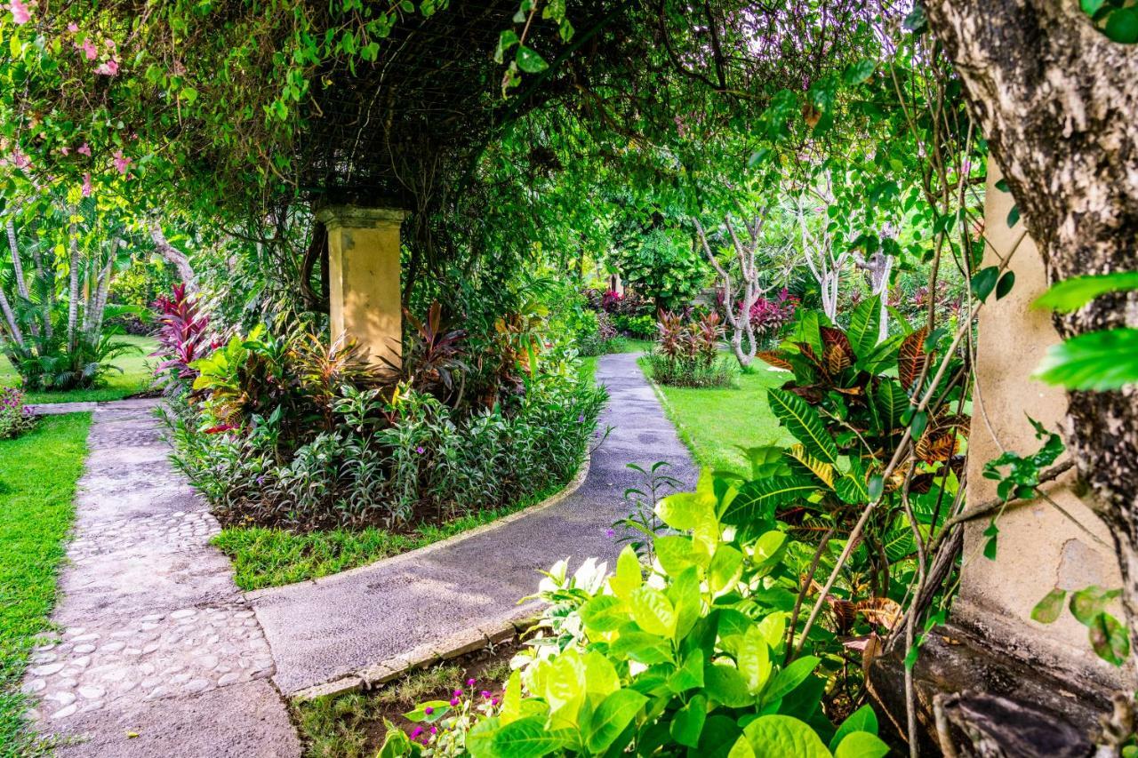 Taman Selini Wahana Beach Resort 페무테란 외부 사진