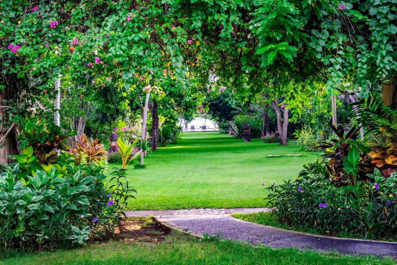 Taman Selini Wahana Beach Resort 페무테란 외부 사진